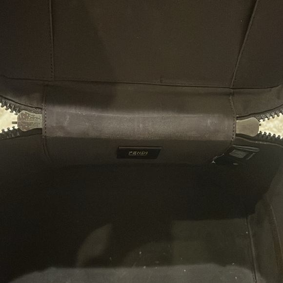 Fendi travel makeup / Train case - Picture 11 of 15